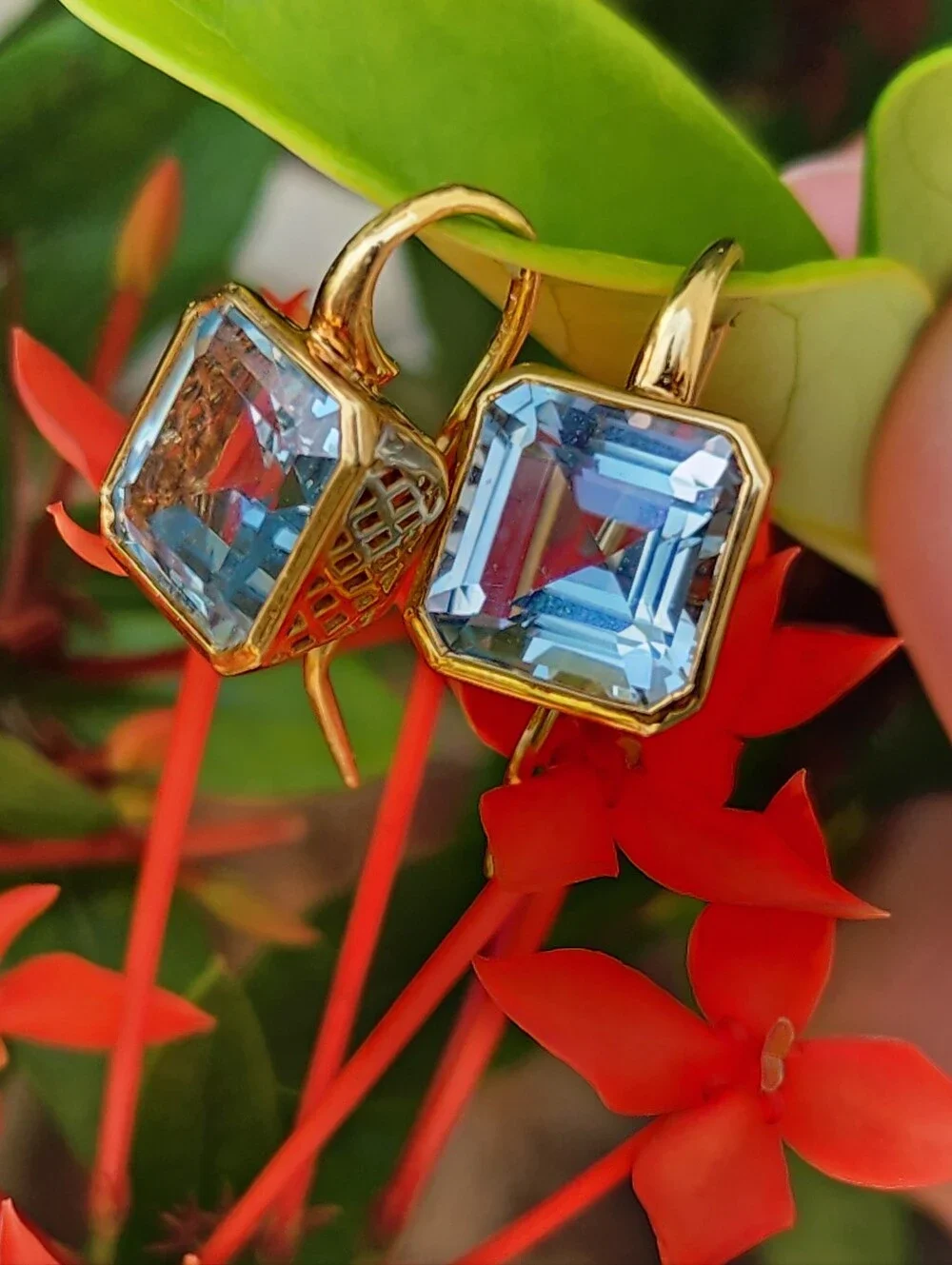 $5,000 Ray Griffiths 18kt Gold Asscher Cut Blue Topaz Drop Earrings